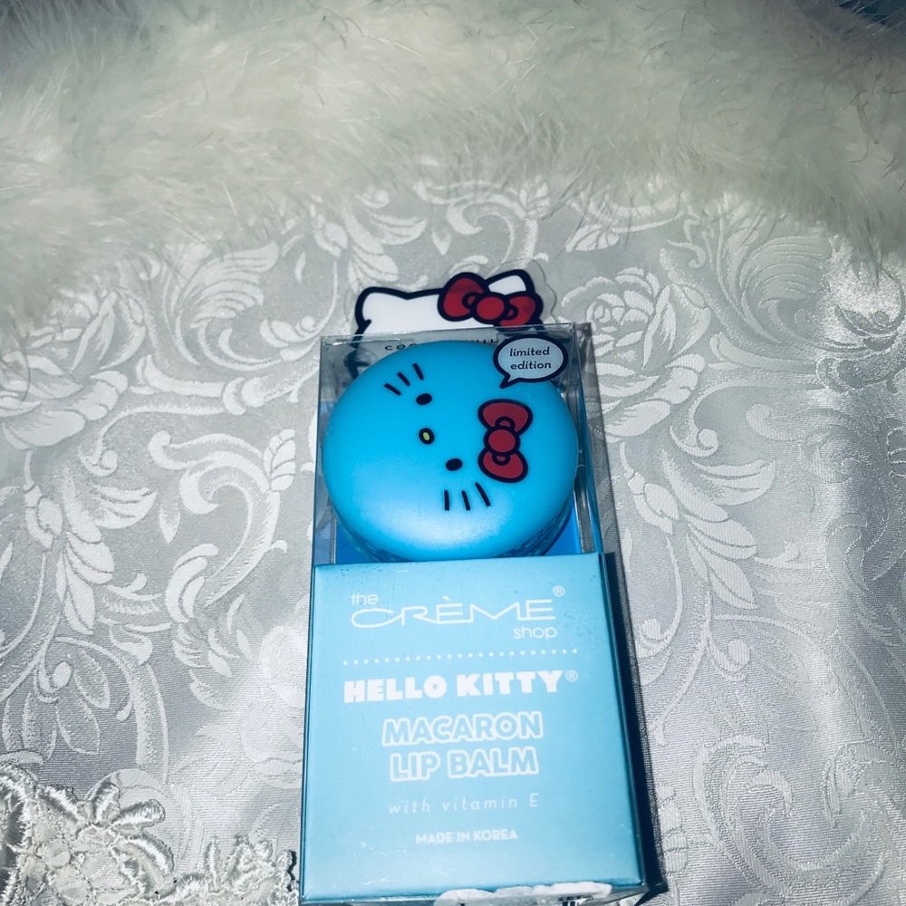 Hello kitty Thecreme lip balm macaron w/vitaminE
